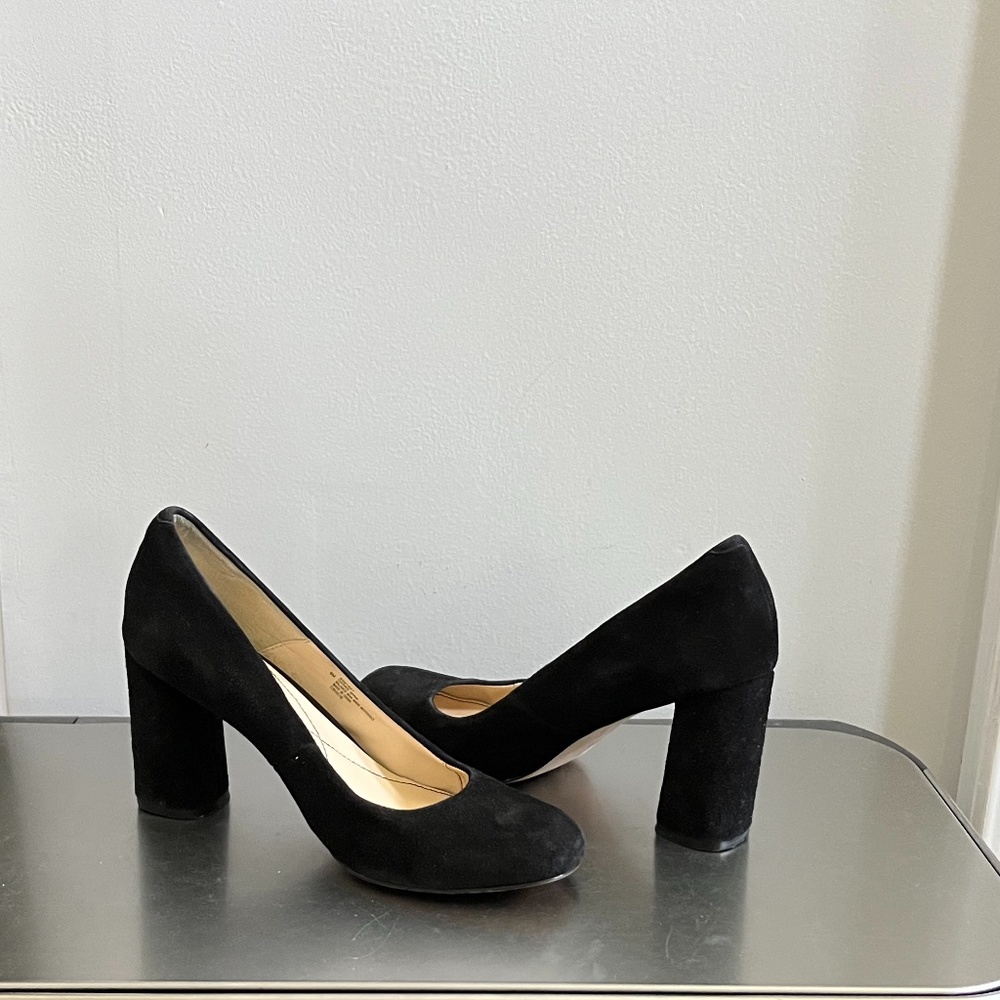 Isola 8M Black Suede Pumps